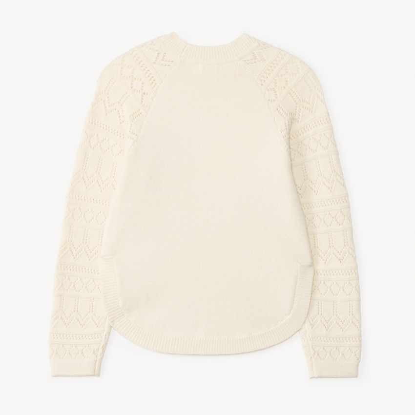 Gebreide trui met lange mouwen en steekpatronen op de mouwen voor meisjes 