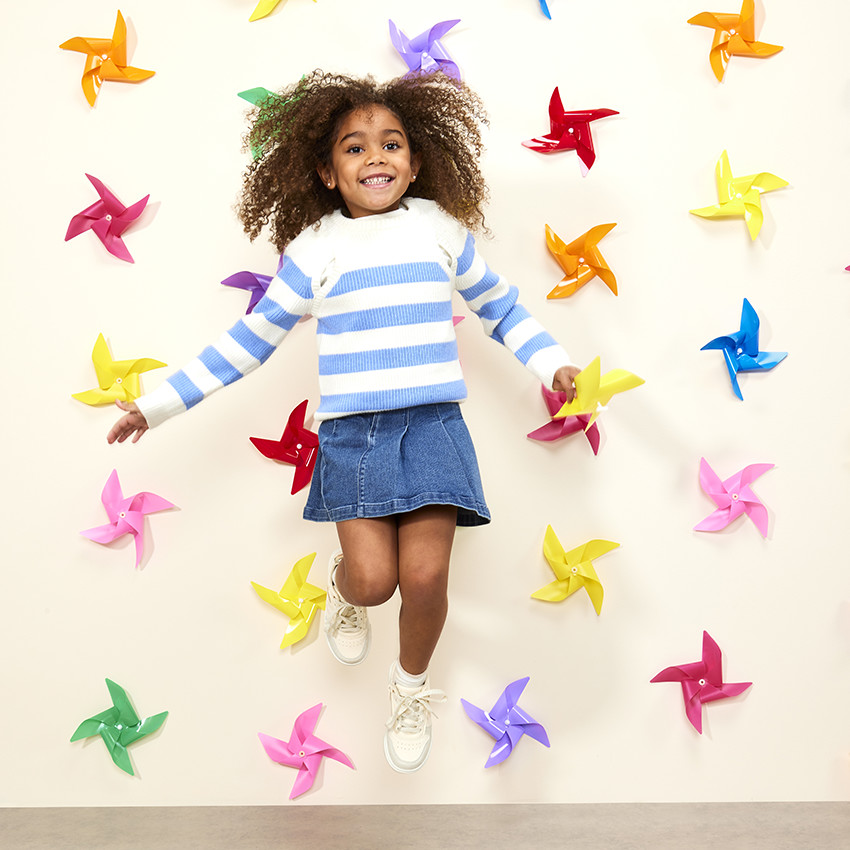 Pull en tricot rayé avec emmanchures ajourées pour fille 