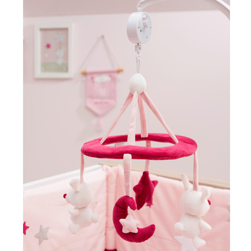 Mobiel met decoratieve accessoires van velours 