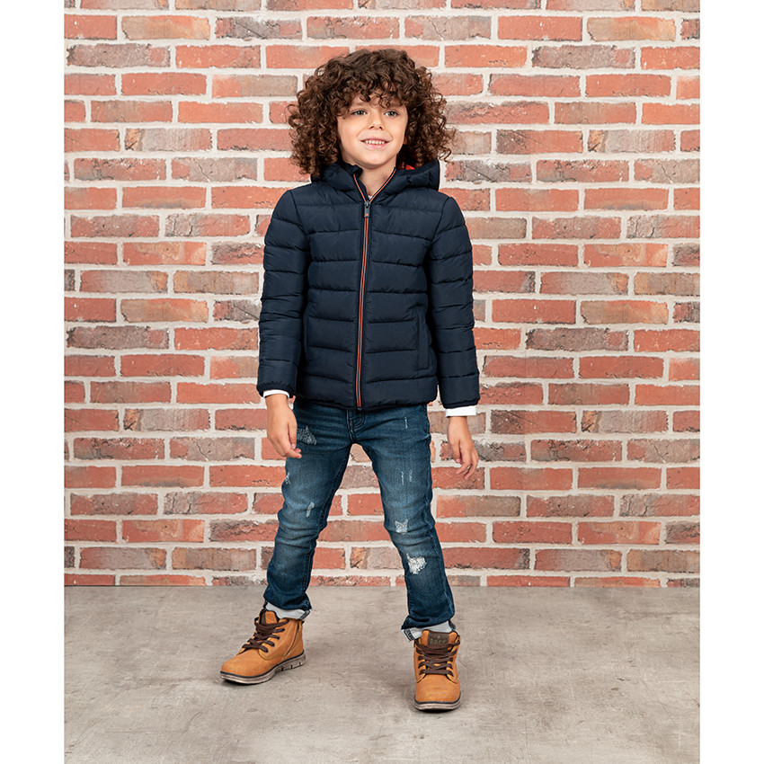 Dunne gewatteerde donsjas met draagtas, voor jongens. 