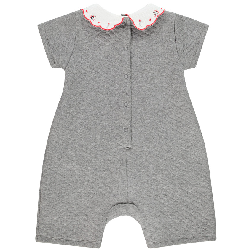 Kort kruippakje met claudinekraag en strik voor babymeisjes 