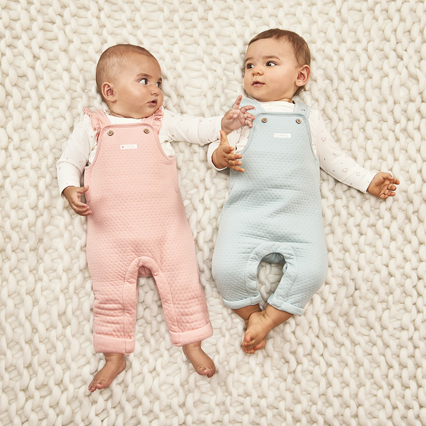 Twee-delige set met salopette voor babymeisjes 
