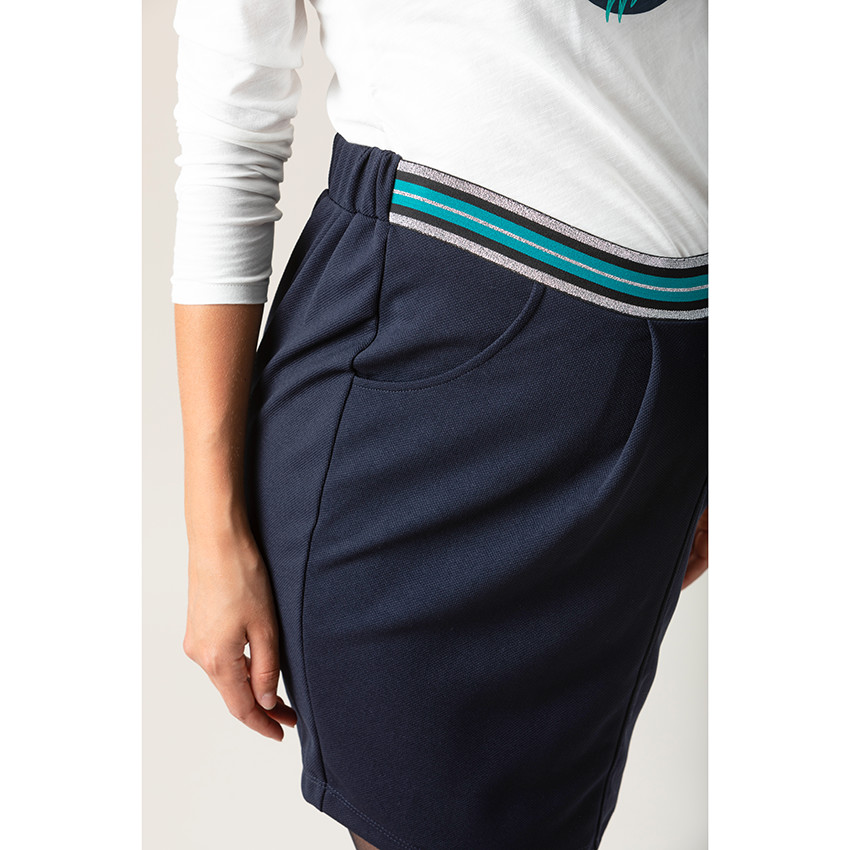 Korte zwangerschapsrok met blinkende, elastische taille 