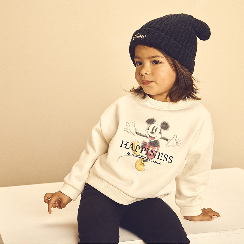 Muts met 3D oren en geborduurd Disney-ontwerp voor baby