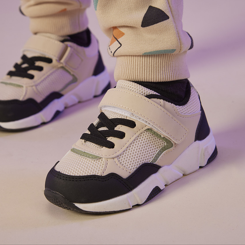 Sportieve mesh sneakers met inzetstukken voor babyjongen 