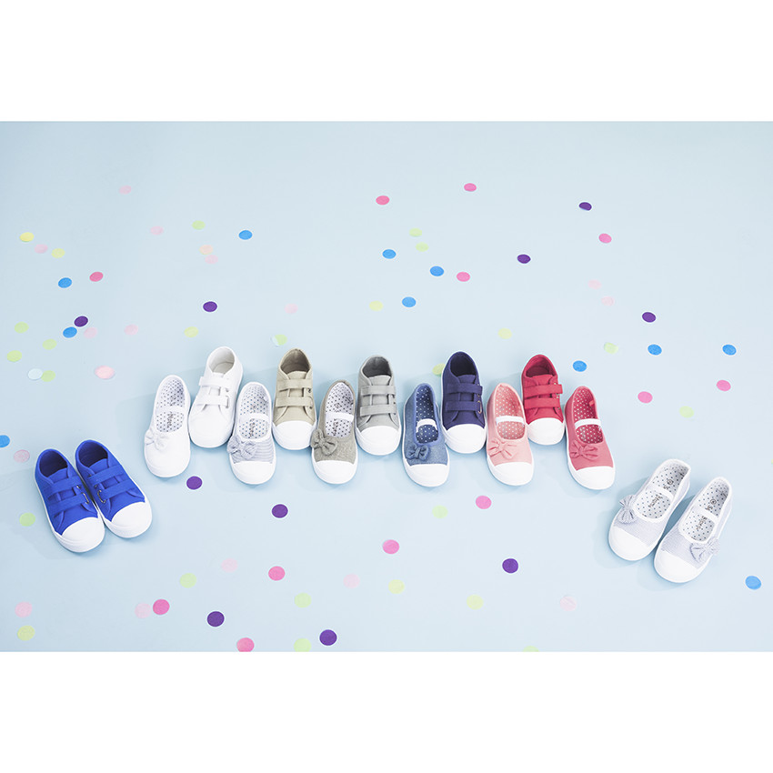 Babies van glanzend stof met knoop en elastische band 