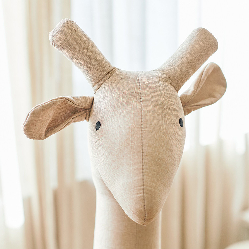 Grande peluche 131cm Girafe debout en lin beige 