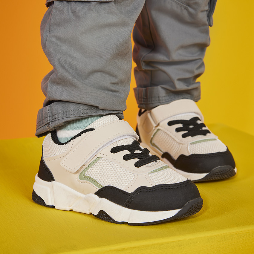 Sportieve mesh sneakers met inzetstukken voor babyjongen 