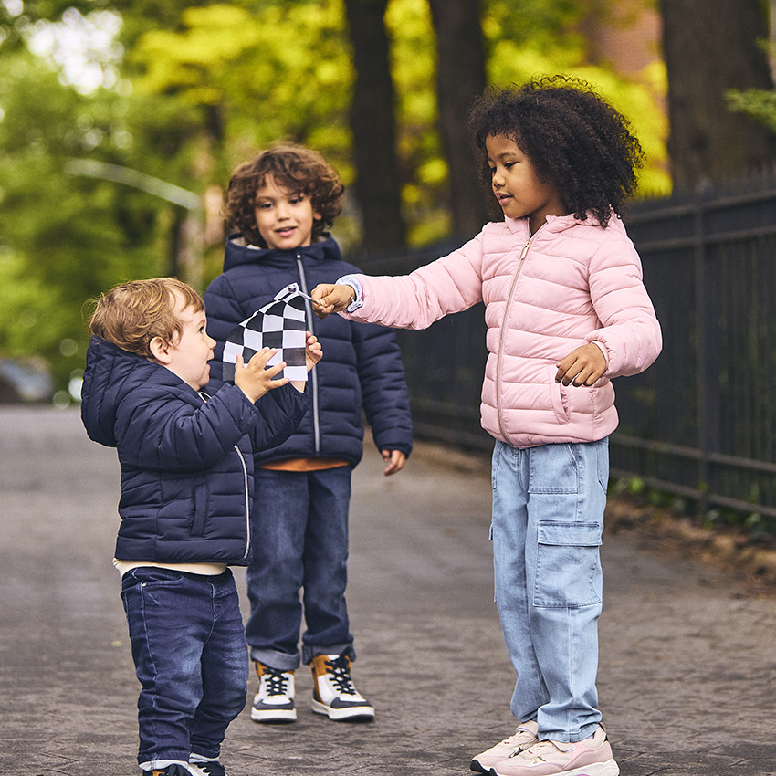 Donsjas met kap voor baby jongen 