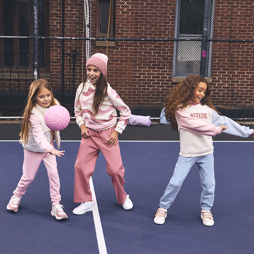 Muts in gebreid ribbelstof met colour block effect voor meisjes 