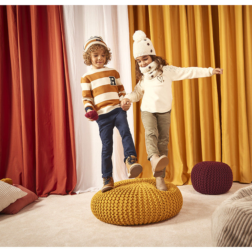 Trui in gebreid met borduursel voor meisjes 