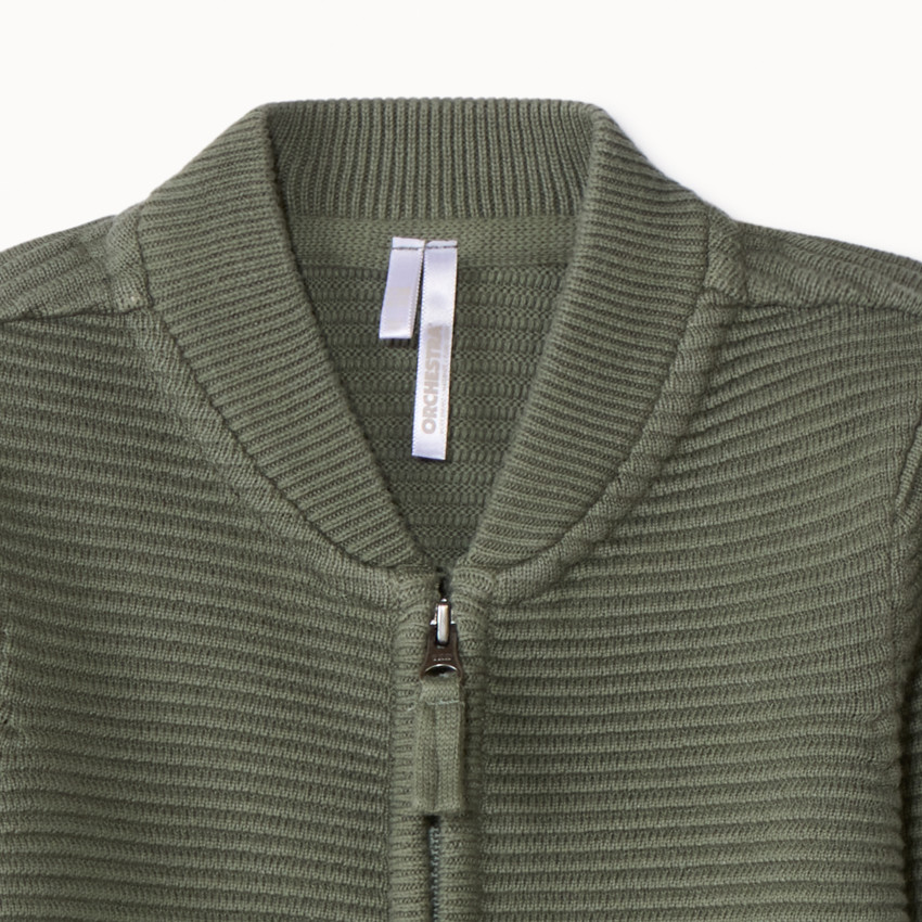 Gebreid fantasievest met kangoeroezak voor babyjongens 