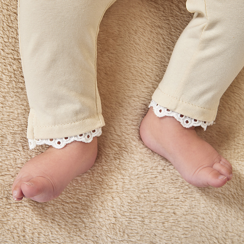 Drie-delige set met Engels borduursel Marie Disney voor meisjesbaby 