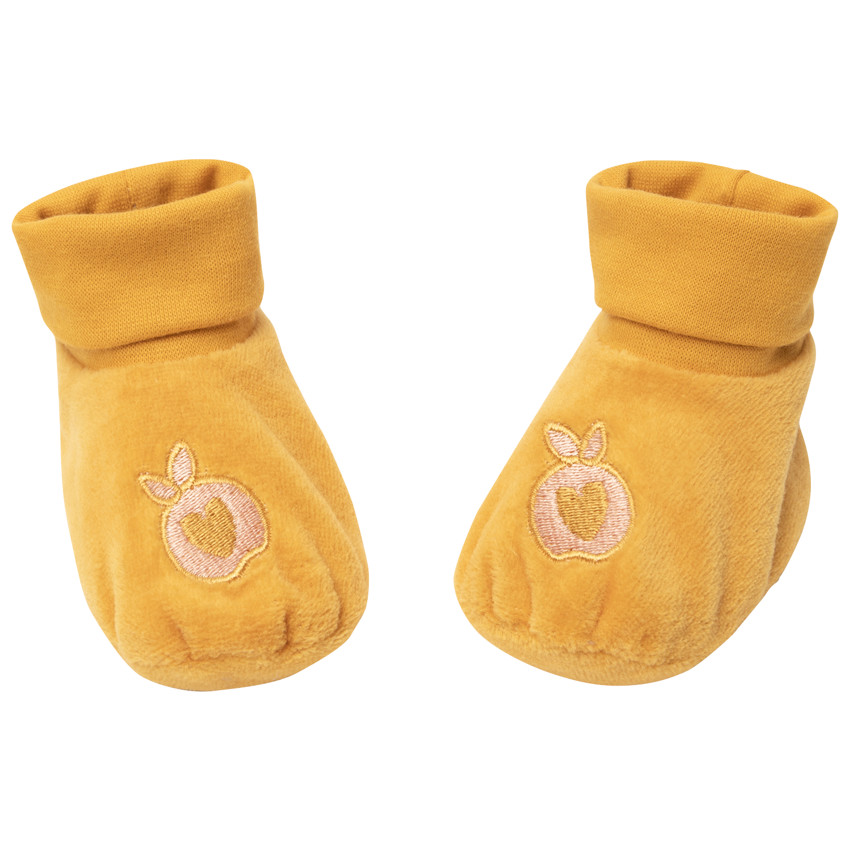 Fluwelen babyslofjes met geborduurde appel 