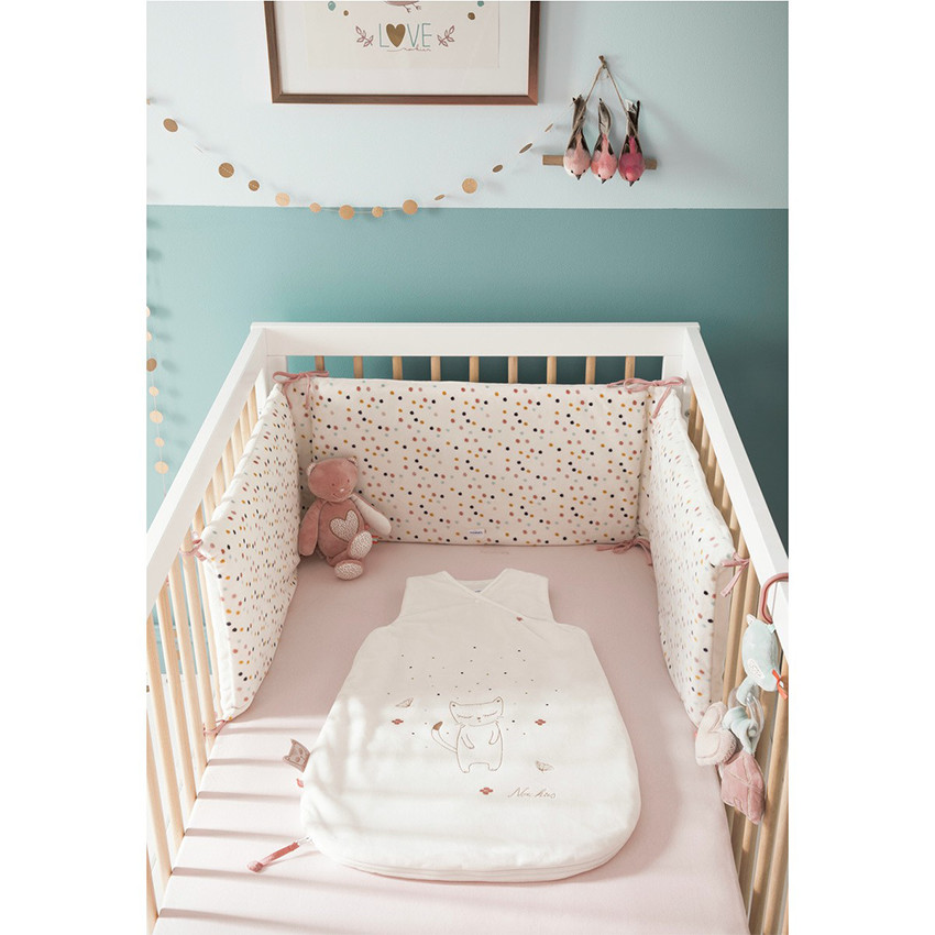 Tour de lit : comment choisir l'habillage du lit bébé ?