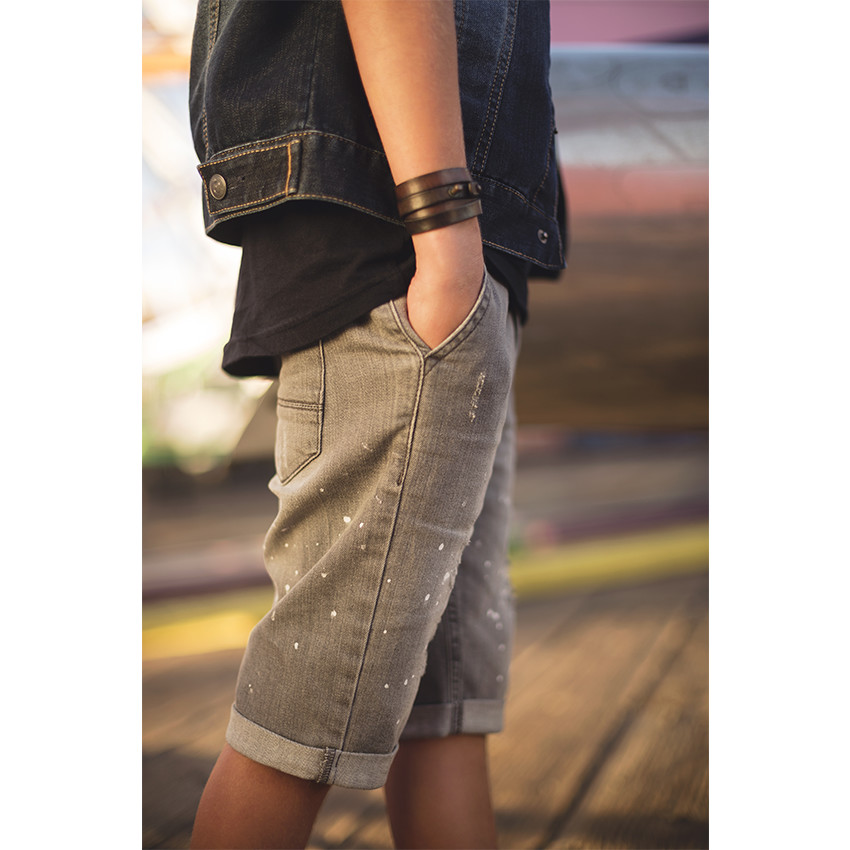 Junior - Bermuda en jeans effet used avec effet de taches de peinture et usures 