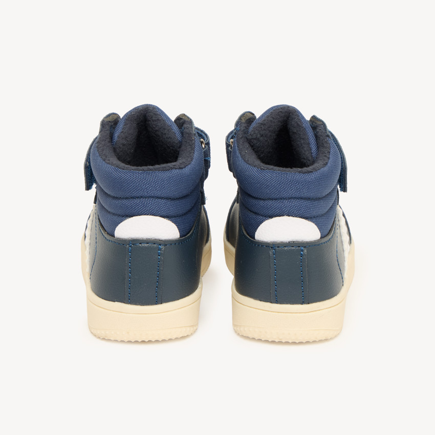 Lage sneakers voor jongens met veters en klittenbandsluiting. 