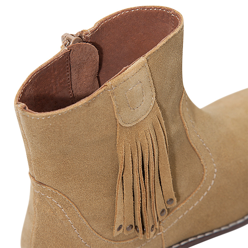 Bottines en cuir suédé avec franges fantaisie 