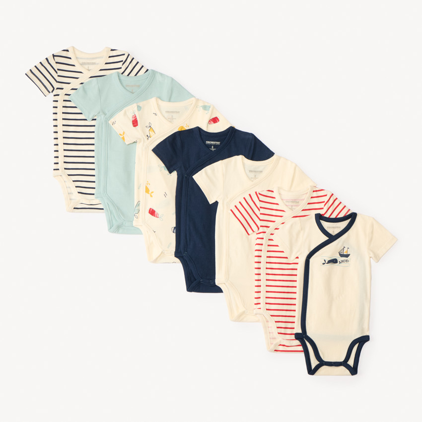 Set van 7 korte mouw rompertjes met maritieme prints voor babyjongens, met verschillende openingen afhankelijk van de leeftijd. 