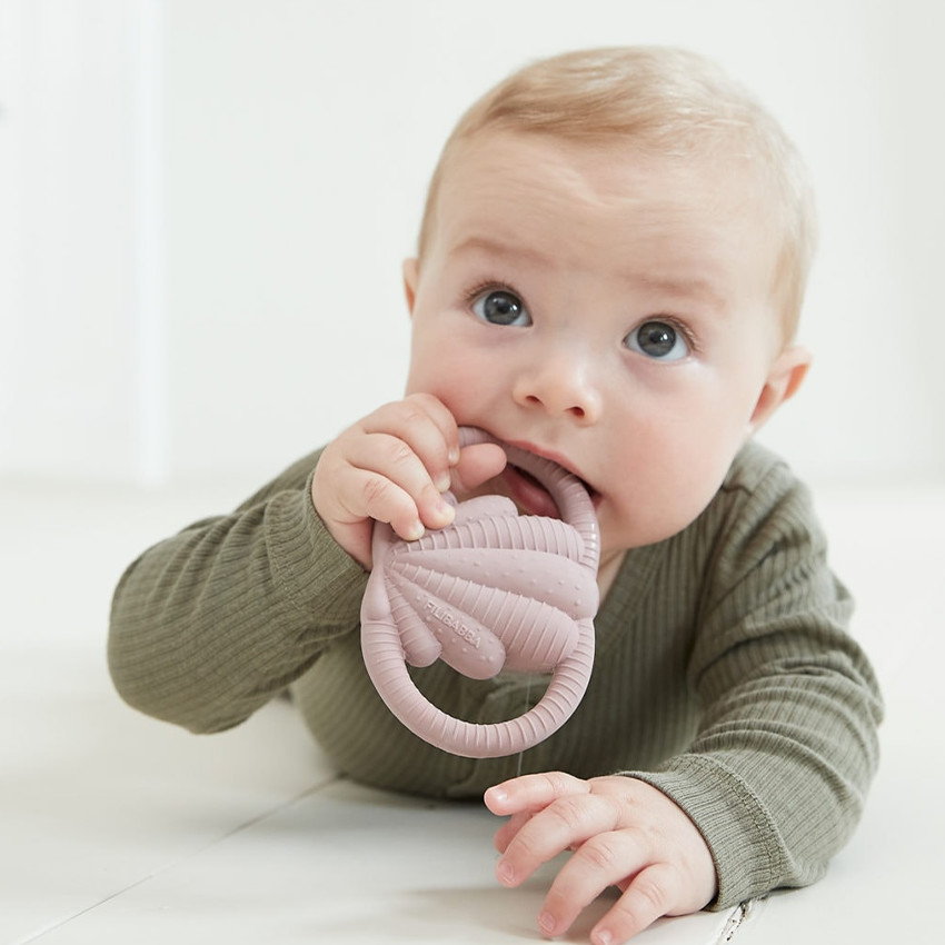 Bijtspeeltje bijtring zeeschelp Seashell Blush 