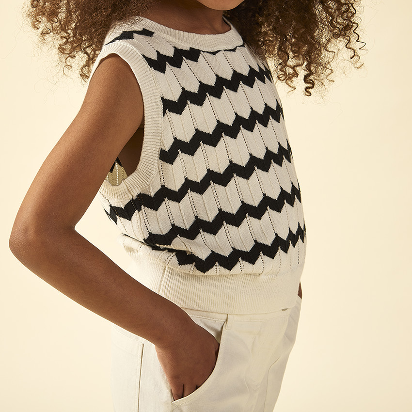 Trui zonder mouwen in opengewerkt breiwerk met zigzagpatroon voor meisjes 