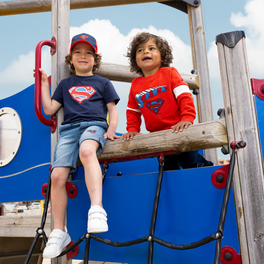 Pet met colour block effect Superman voor jongens 