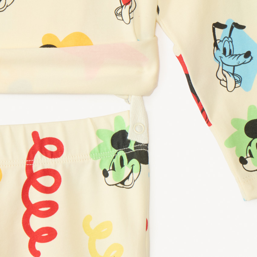 Set pyjama 2-delig Mickey Disney voor jongen met verschillende afwerkingen afhankelijk van de leeftijd. 