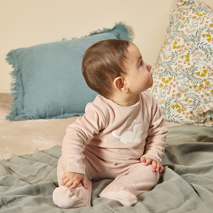 Dors-bien en velours uni beige avec chat fantaisie pour bébé  