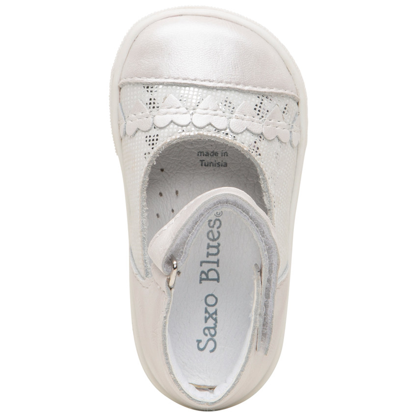 Babies en cuir irisé et coeurs reliéfés 