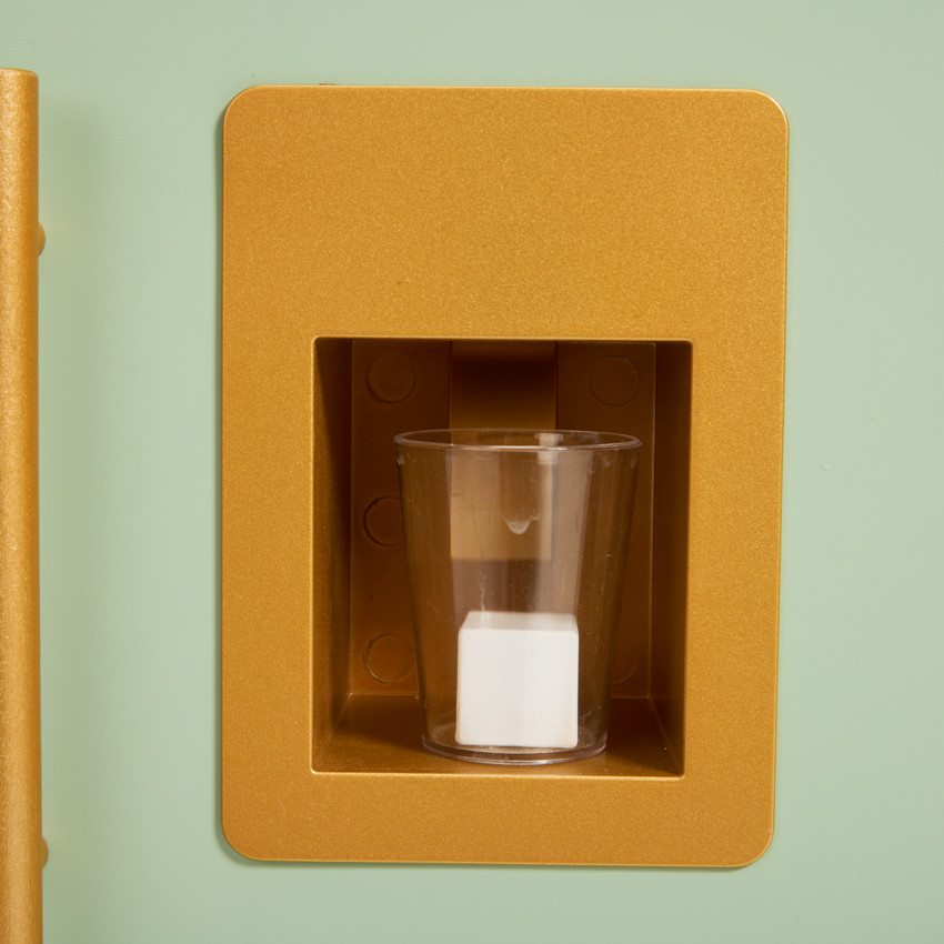 Cuisine tout équipée avec accessoires en bois 