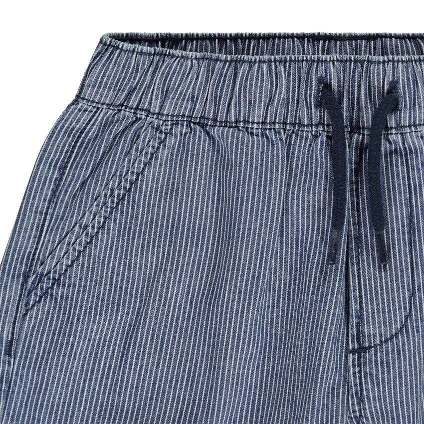 Bermuda fantaisie à fines rayures pour garçon 