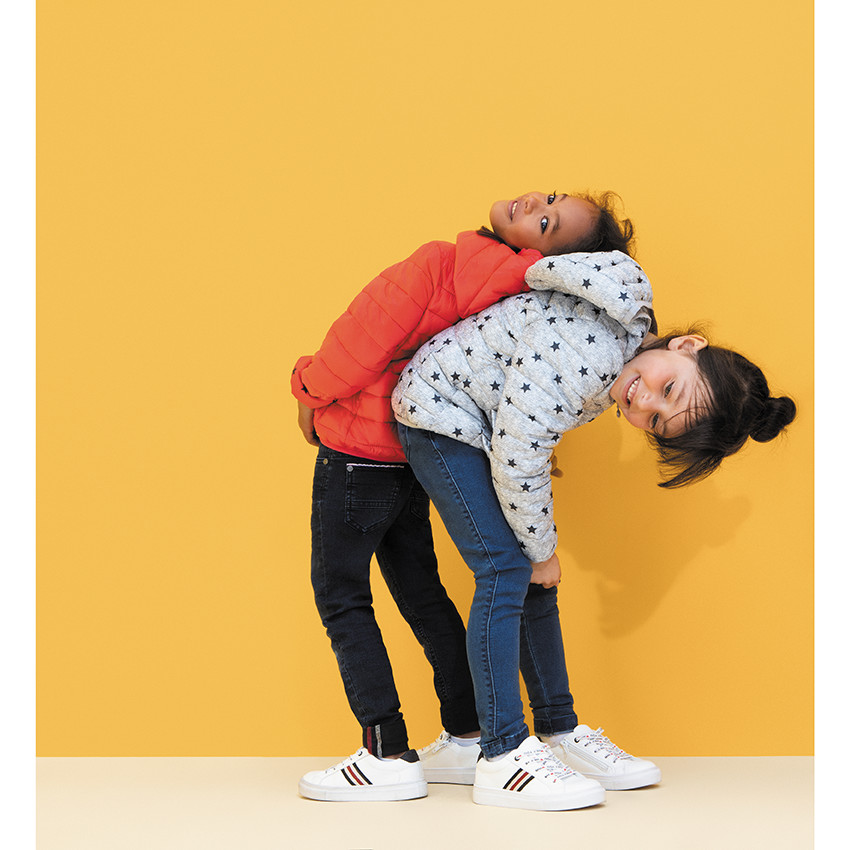 Sneakers met veters met print en iriserende banden aan de zijkanten van maat 28 tot 35 