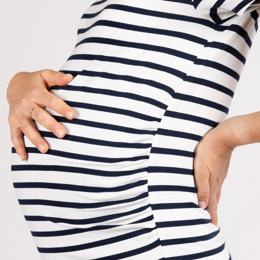 Robe de grossesse moulante à rayures 