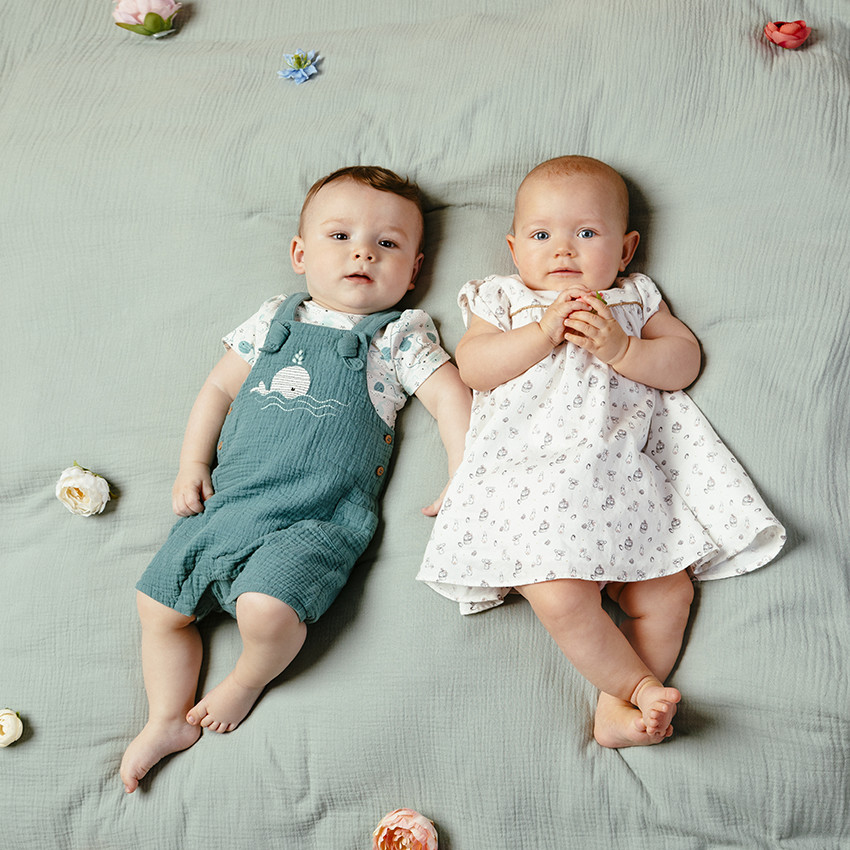 Ensemble avec robe imprimée lapins et bloomer 