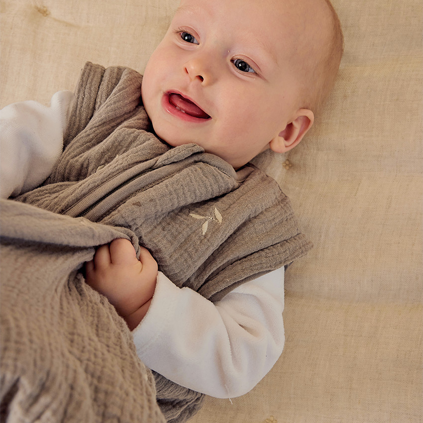 Gigoteuse à manches amovibles 100cm TOG 2 en mousseline brodée kaki 