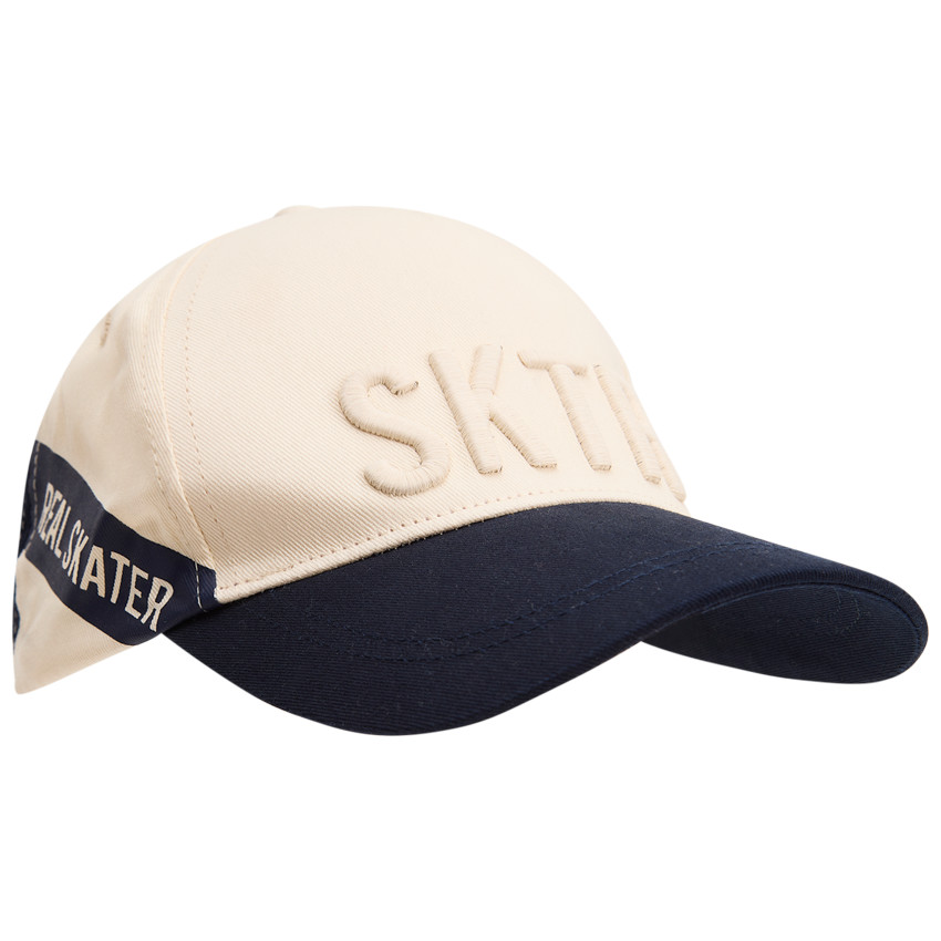 Tweekleurige pet met 3D borduursel voor jongens 