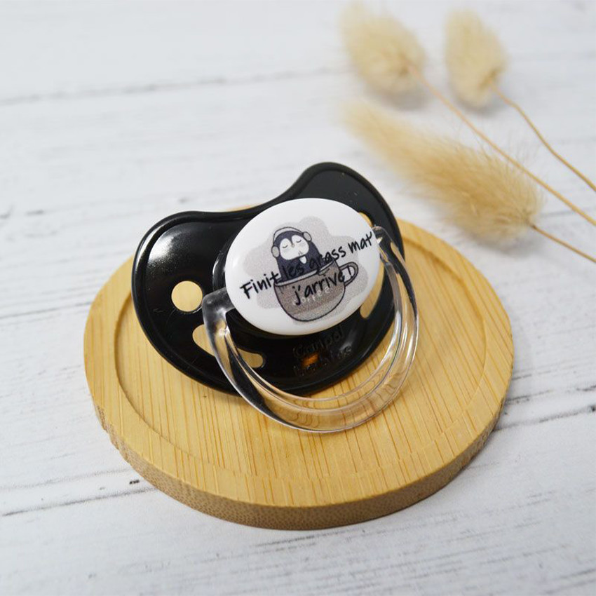 Sucette annonce de grossesse "Finit les grass mat', j'arrive !" 0-6M 