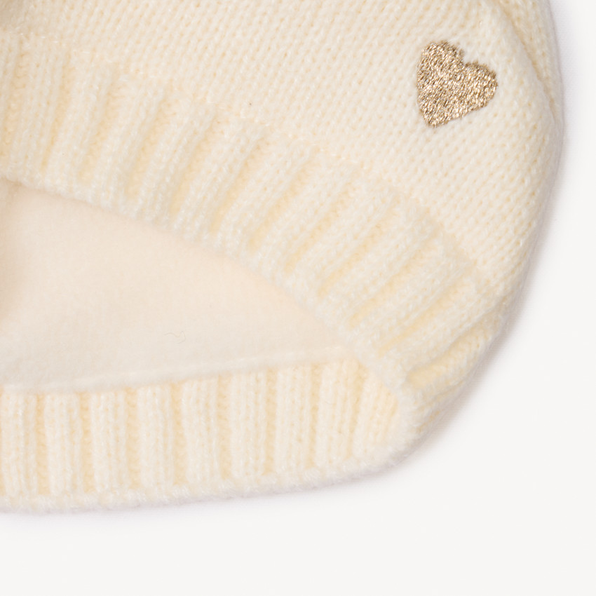 Bonnet à pompons fantaisie et cœur brodé pour bébé fille 