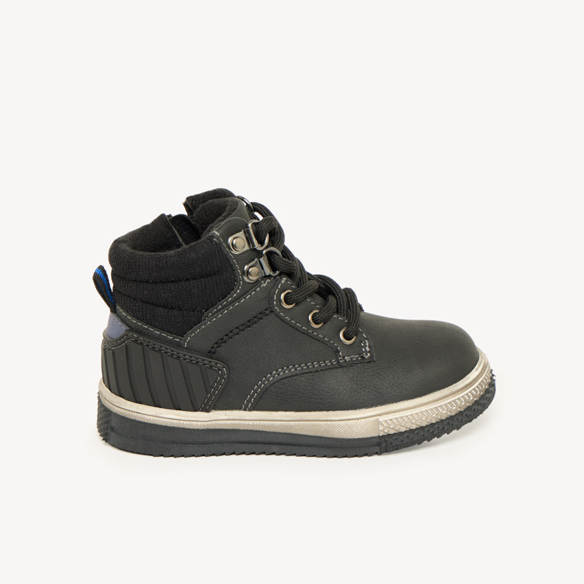 Bottines voor jongens met warme voering, veters en rits. 