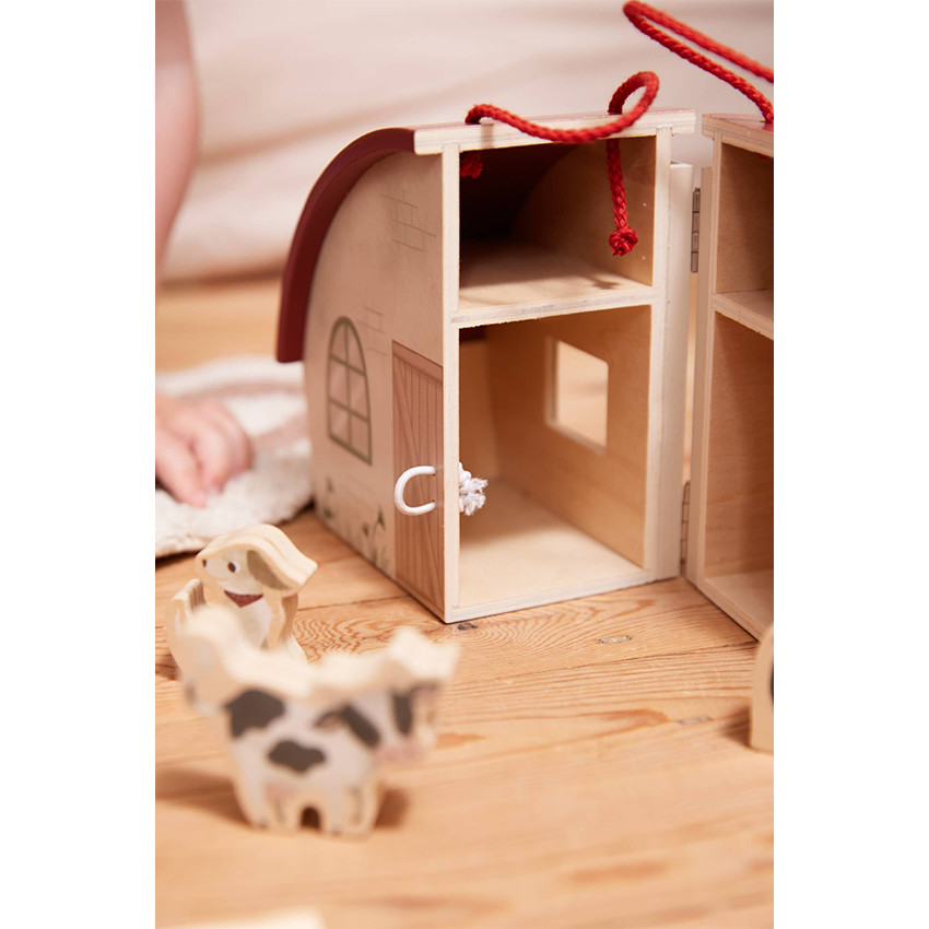 Houten boerderij met handvatten en 8 figuurtjes 18m+ 