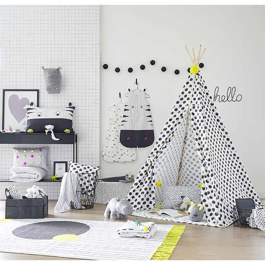 Doudou tigre à détails brodés 