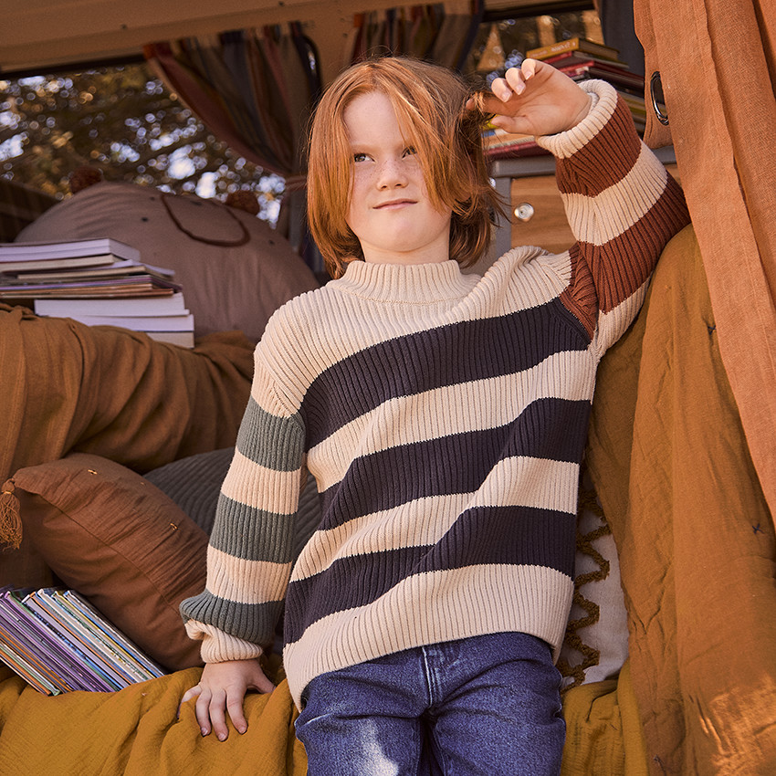 Pull à rayures tricolores en maille tricot + col cheminé pour garçon 