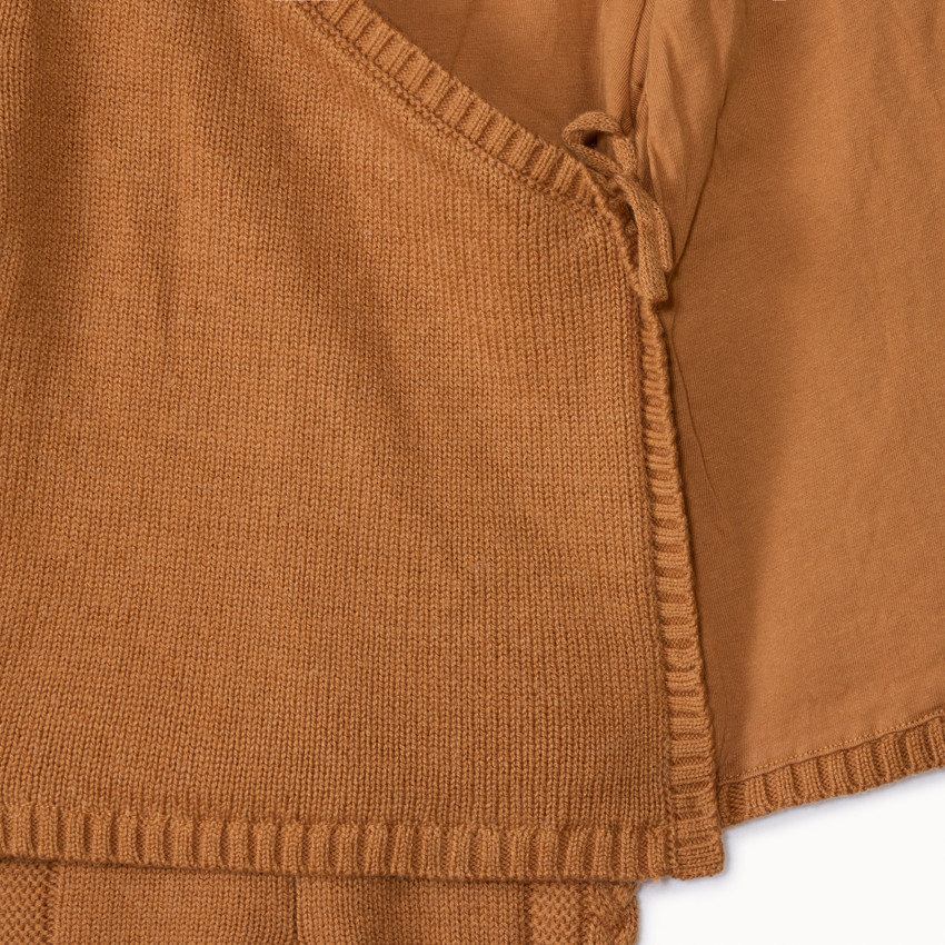 Set van 2 stukjes in een eenkleurige gedraaide brei voor baby's 