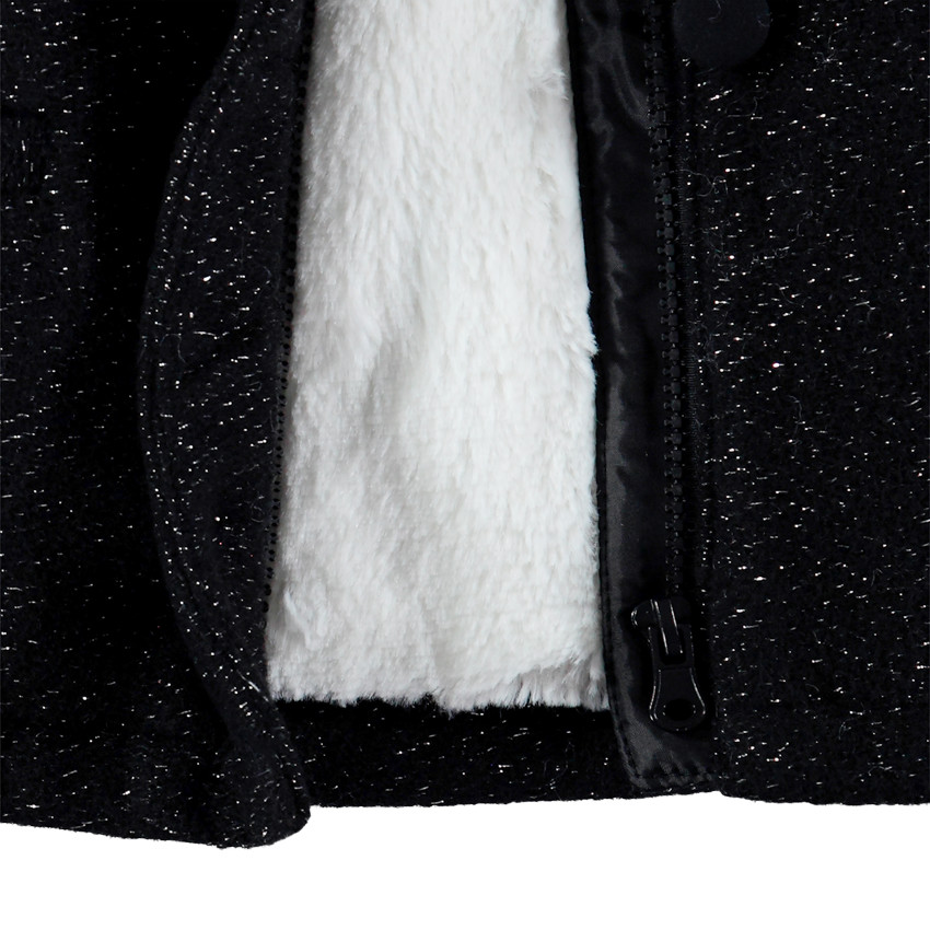 Jas van wolmix met kap en sherpavoering voor meisjes. 