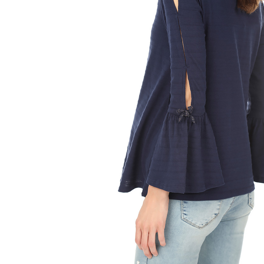 Zwangerschapsshirt van fantasietricot met opengewerkte mouwen 