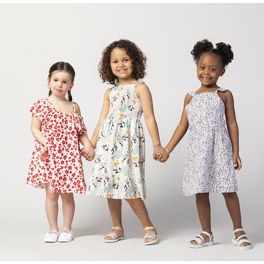 Robe blanche volantée imprimée fleurs rouges pour fille 