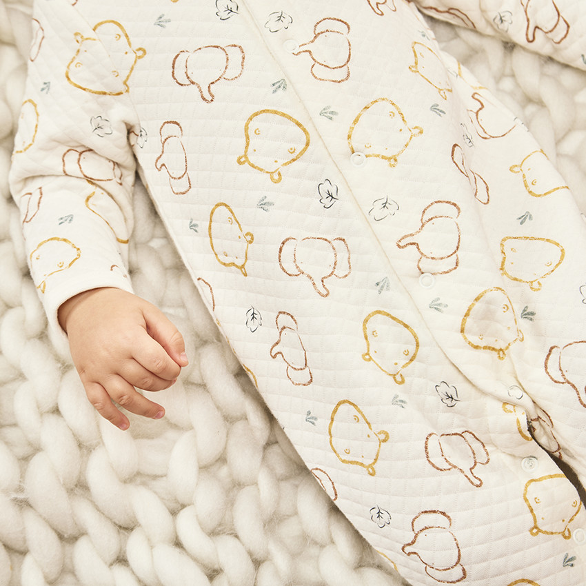 Pyjama bedrukt met dieren voor baby jongen met verschillende openingen afhankelijk van de leeftijd 