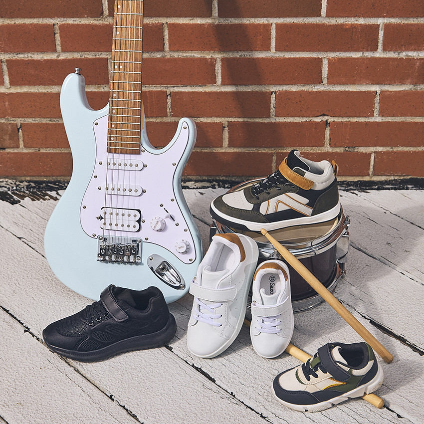 Baskets de sport avec lacets et scratch pour garçon 