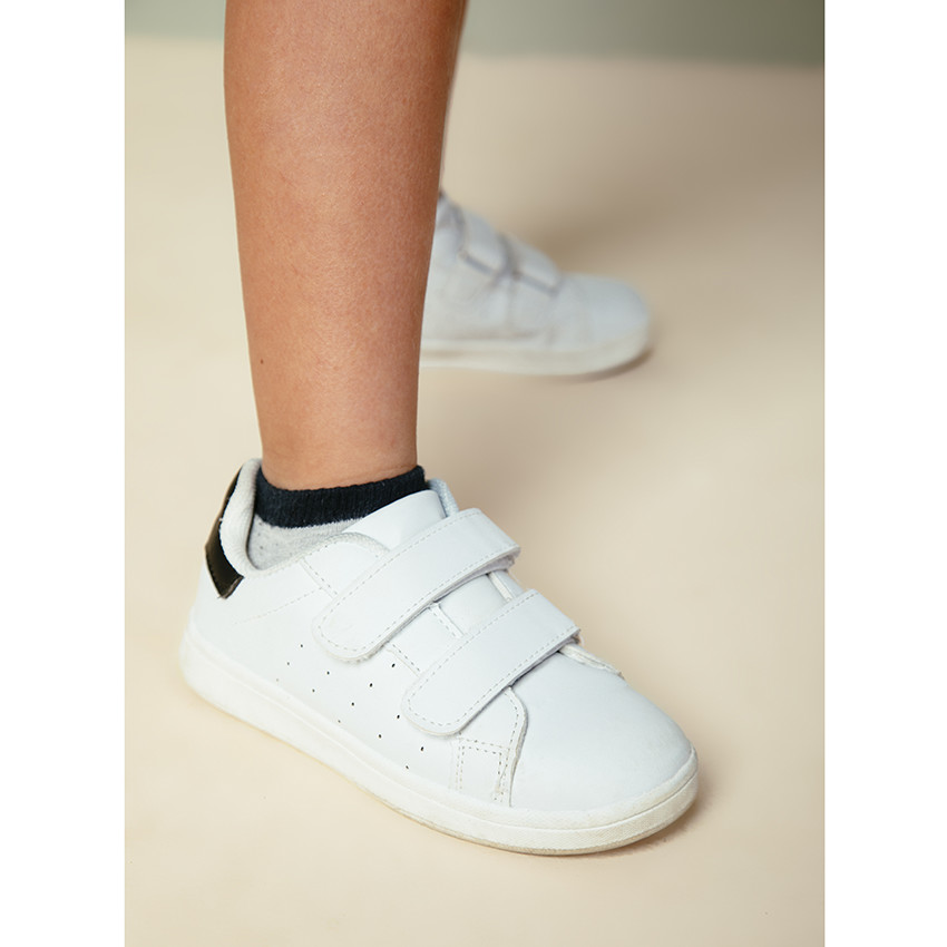 Baskets basses à scratch et empiècement contrasté noir 