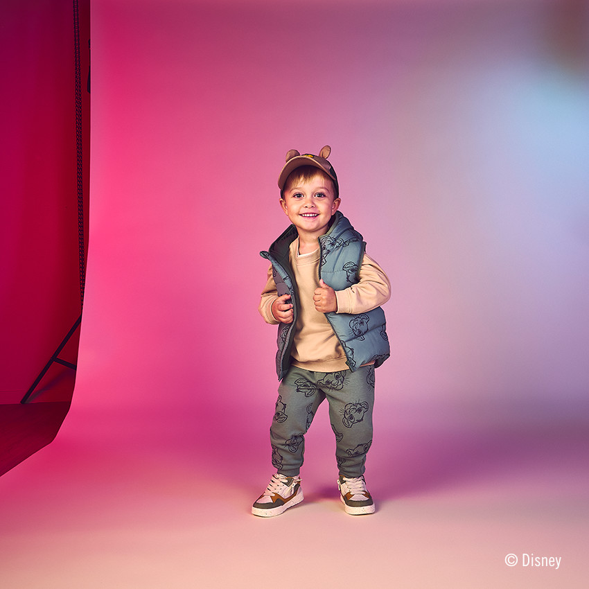 Donsjas zonder mouwen met Simba Disney-print voor baby jongen 